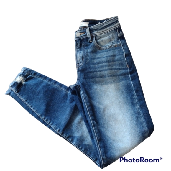 NWOT KanCan Signature jeans - Picture 4 of 6